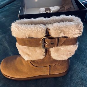 {{{SOLD}} Guess Amburr brown size 9M  boots.